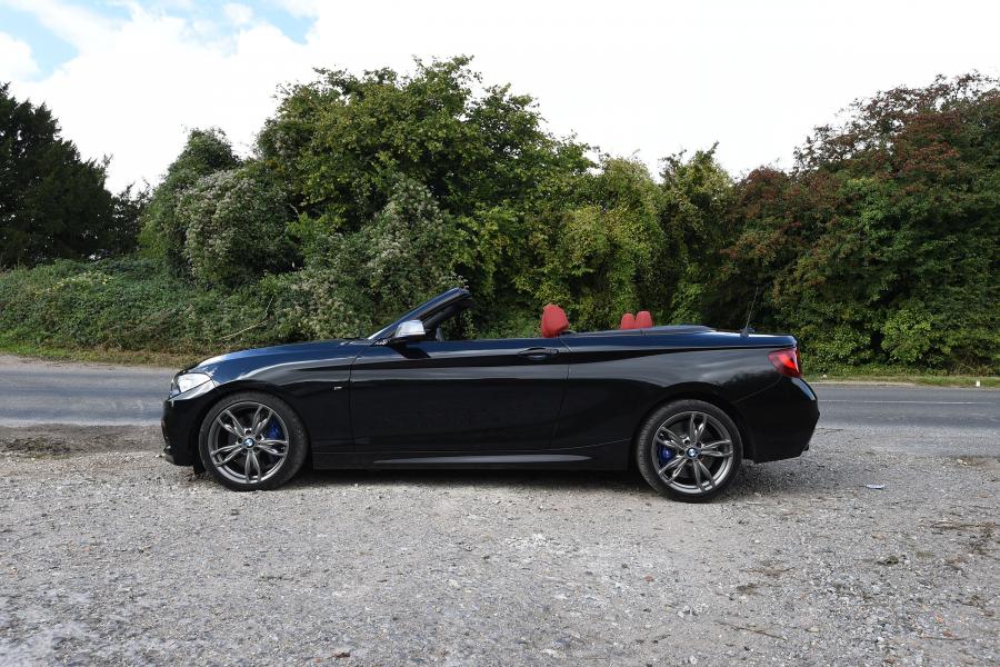  BMW M240i Convertible 2016 года  (UK) (фото 19 из 21)